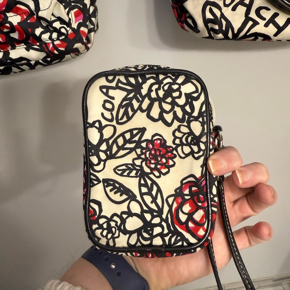 Coach Graffiti Kyra Poppy Daisy Set EUC - Picture 3 of 13
